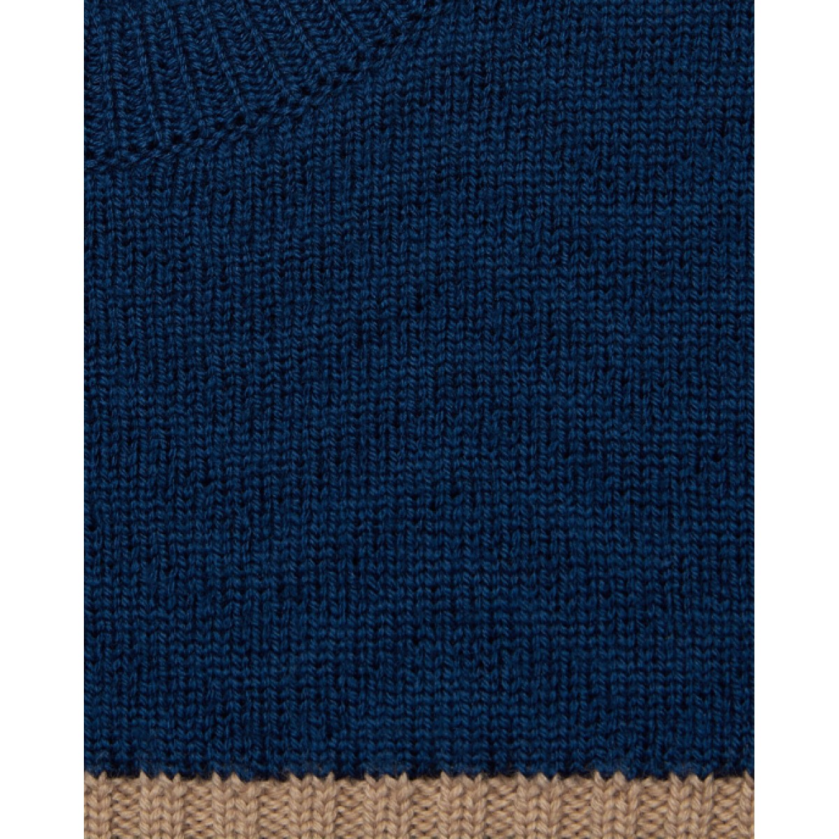 Boy's wollen sweater with ribbing 
